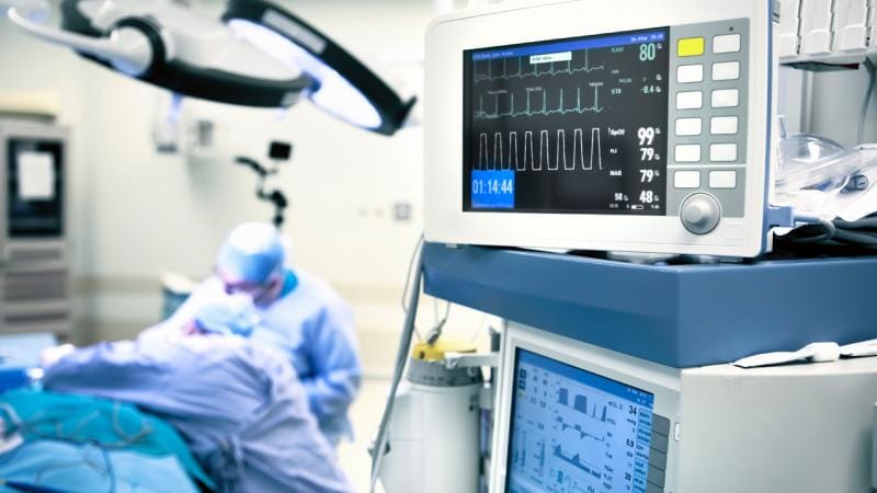 Süni intellekt dəstəyi ilə beyin əməliyyatı keçirən ilk xəstənin şişi çıxarılıb