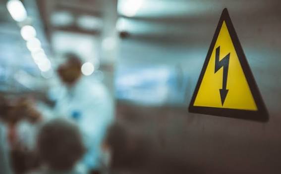 Bakıda iki nəfəri elektrik cərəyanı vuraraq öldürüb