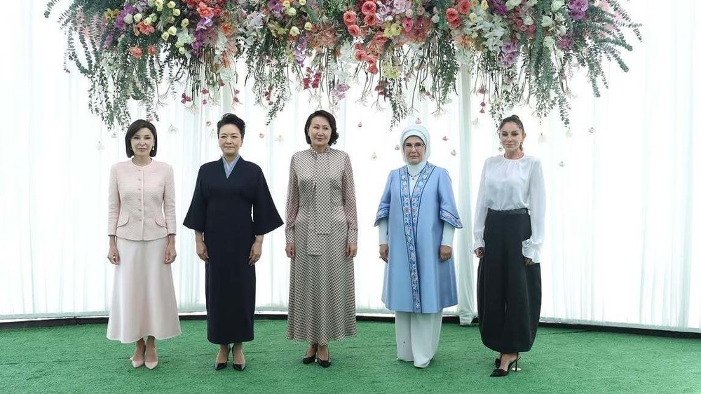 Beş ölkənin birinci xanımı bir araya gəldi - FOTOLAR