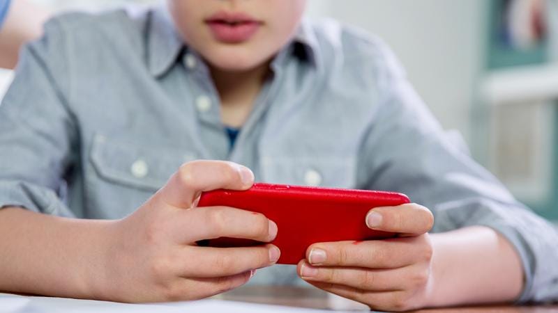 Polşanın ibtidai məktəblərində telefon qadağası