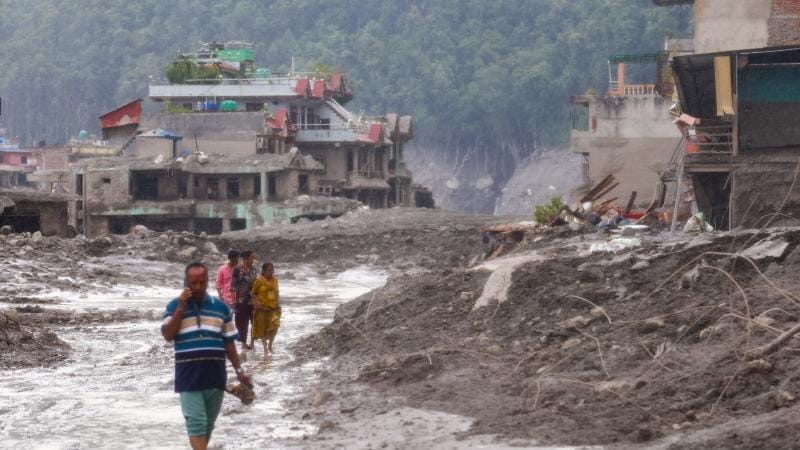 Nepalda daşqınlar azı 2,2 milyon ton tullantı və dağıntı yaradıb