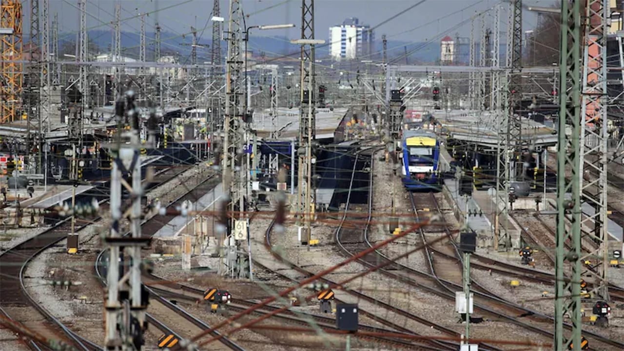 Almaniyada partlayış: Dəmiryol vağzalı bağlandı, iki nəfər xəsarət aldı