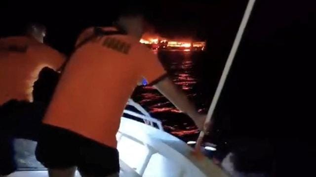 Filippində sərnişin bərəsində yanğın baş verib