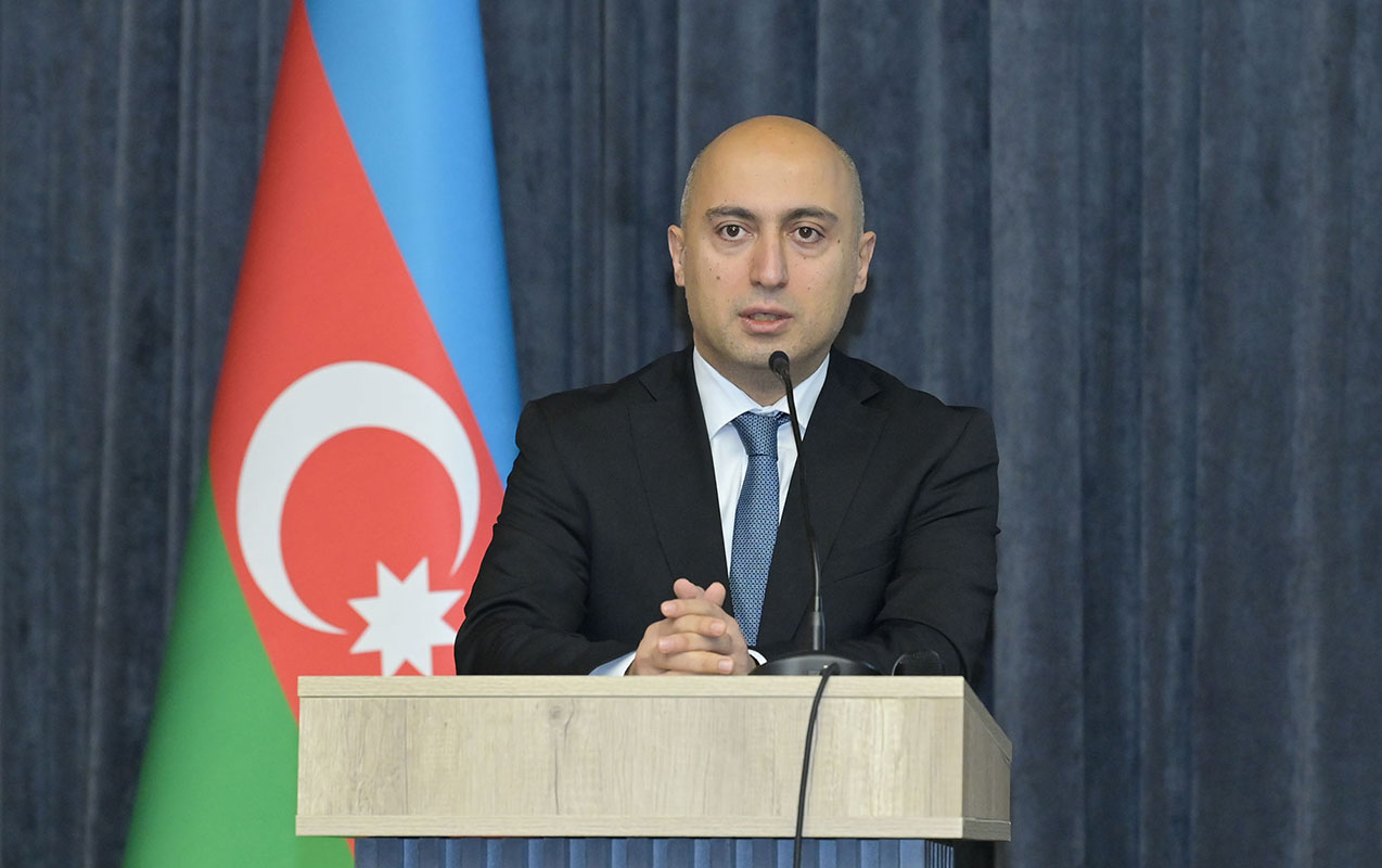 Nazirdən Bilik Günü ilə bağlı paylaşım