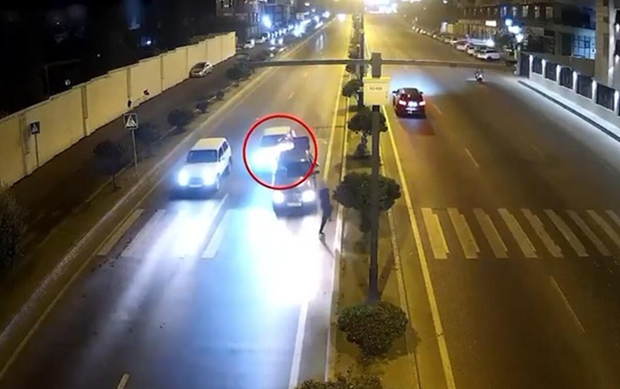 Bakıda avtomobil alovlandı, 4 nəfər son anda canını qurtardı - (Video)