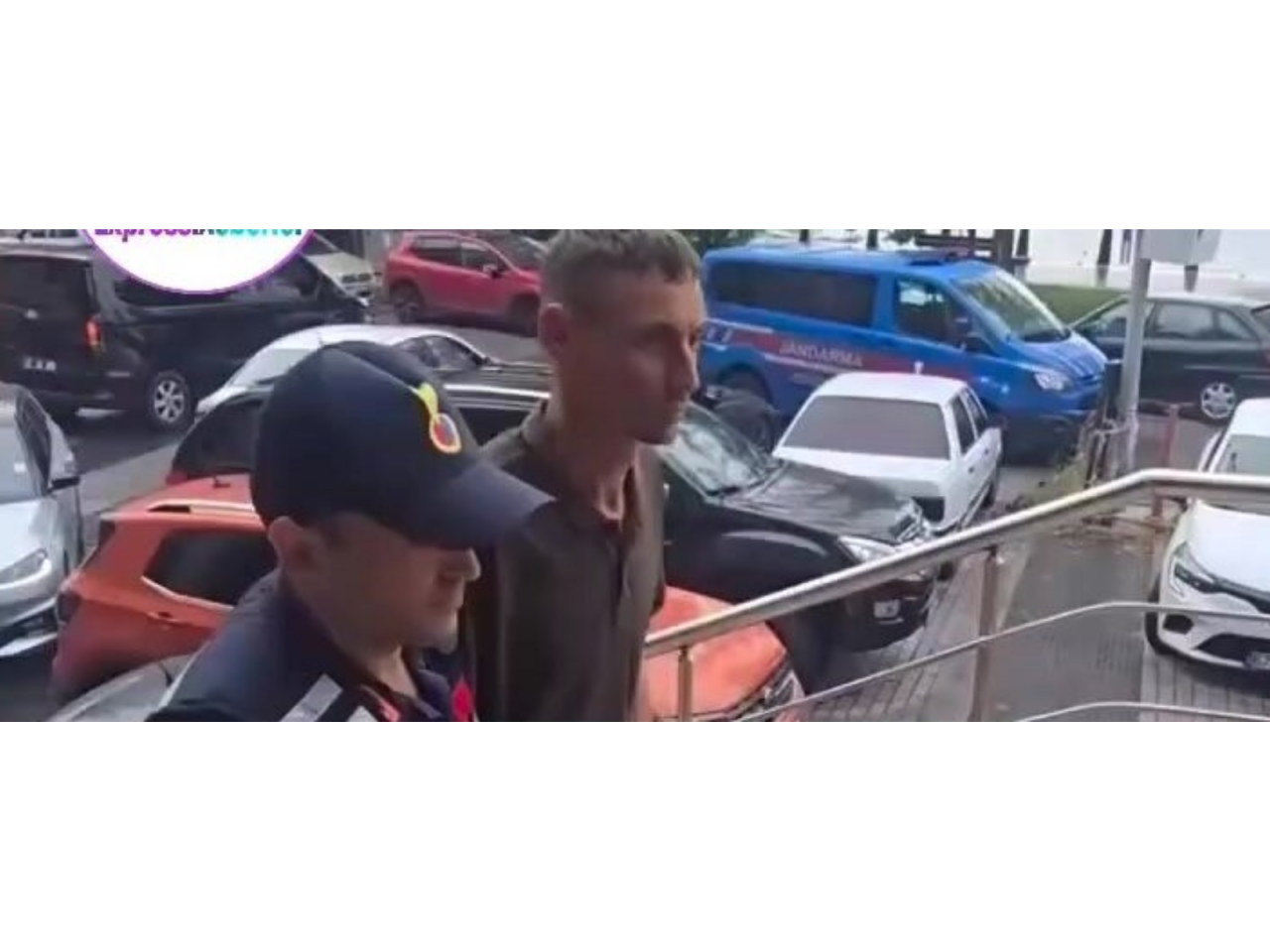 Türkiyədə 17 yaşlı qızlarını zəncirləyən valideynlər tutuldu: “Qızını döyməyən dizini döyər” - (Video)