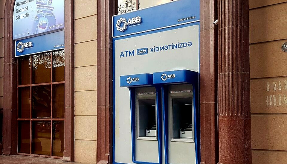ABB bankomatlarından təxribat: SÖNÜR-YANIR, PULLAR GERİ QAYITMIR - VİDEO
