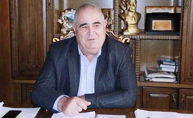 İsfəndiyar Axundov və oğlu kredit borcunu gecikdirib - Məhkəmə qərarı