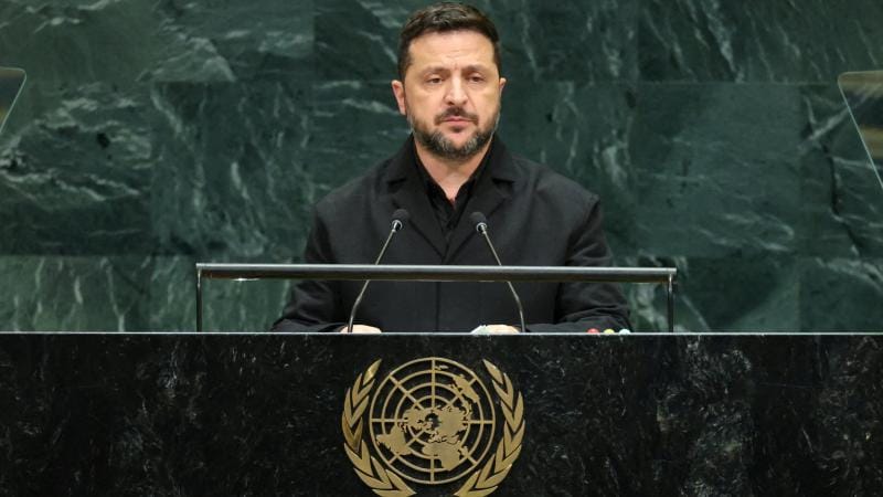 Zelenski: Bu səhərdən etibarən ümumilikdə 8 bölgə hücuma məruz qalıb