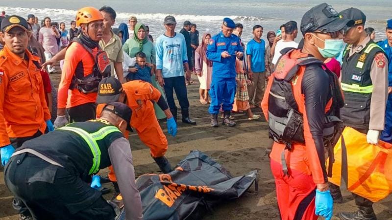 İndoneziyada sentyabrın 13-də aşmış bərədən 52 nəfərin cəsədi çıxarılıb