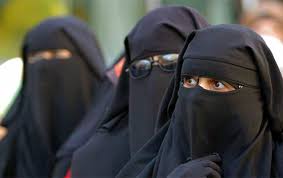 İtaliya məktəblərində burqa və niqab qadağan edildi