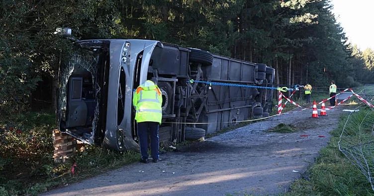 Almaniyada sərnişin avtobusu aşdı: 2 nəfər həlak olub