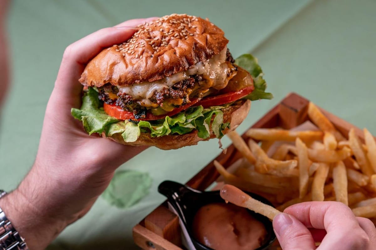 McDonald’s menyudan tutmuş restoranlara qədər hər şeyi yenilənir