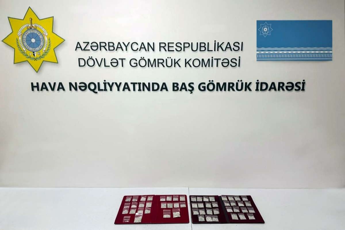 Qazaxıstan vətəndaşından dəyəri 4 mln. manatdan çox olan brilyant qaşlar aşkarlanıb