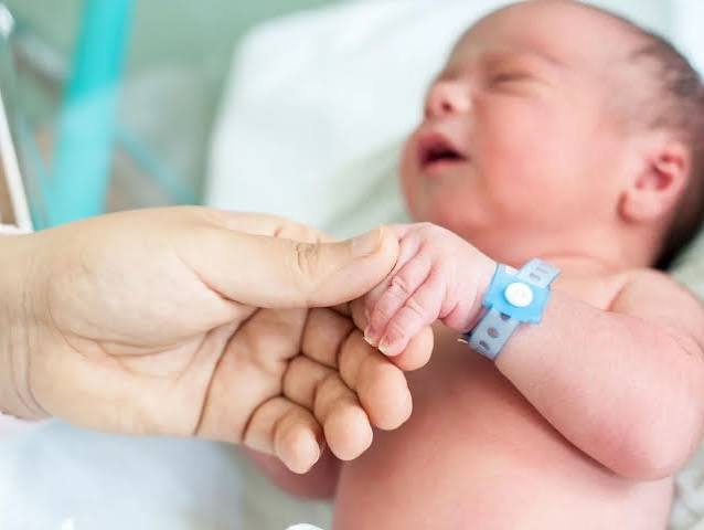 Gürcüstanda 13 yaşlı Azərbaycan vətəndaşı əkiz uşaq doğdu: Araşdırma başladı