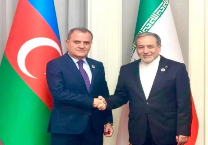 Ceyhun Bayramov İran XİN başçısı ilə telefonla danışıb