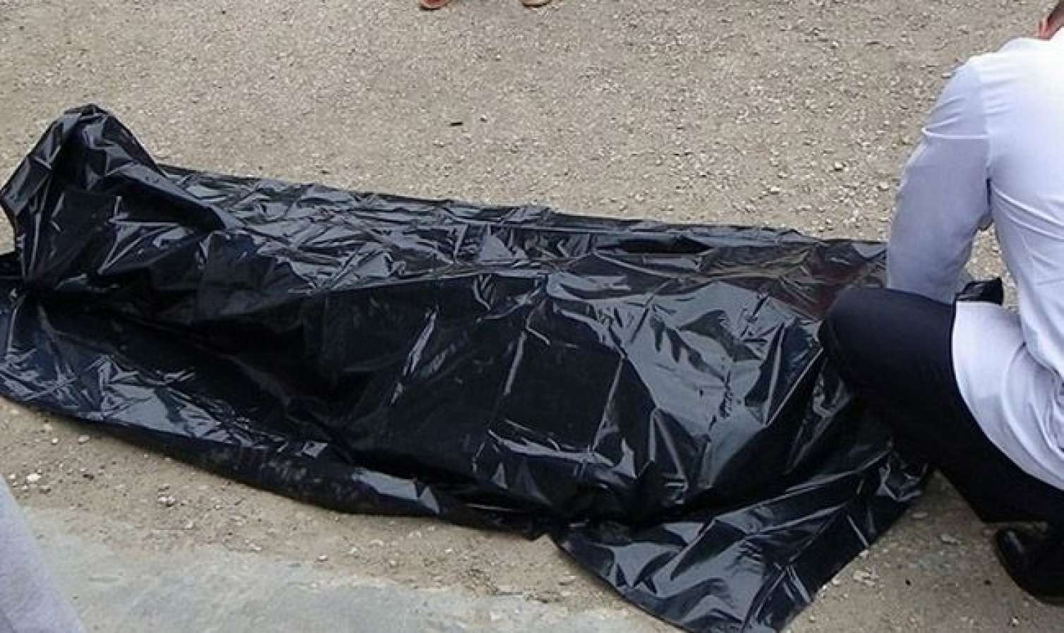 18 yaşlı oğlan məktəbin qarşısında qıza görə öldürülübmüş - TƏFƏRRÜAT