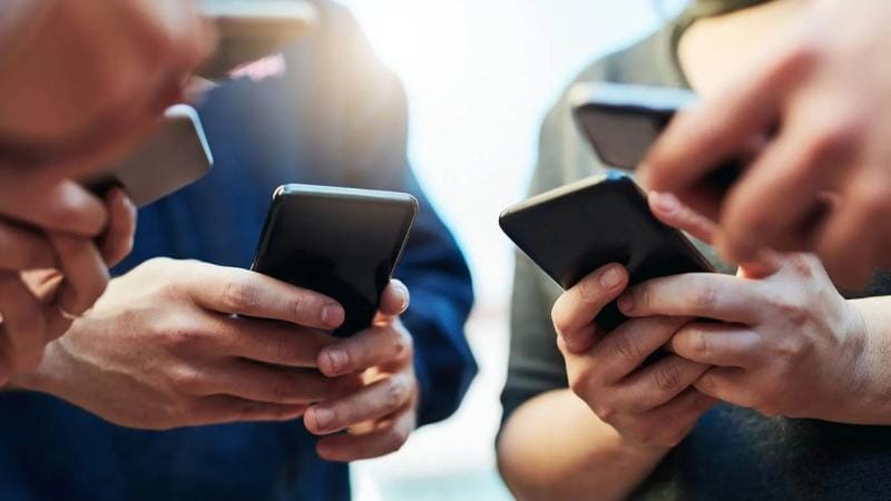 Erkən yaşda smartfon istifadəsi qidalanma pozuntuları riskini artırır