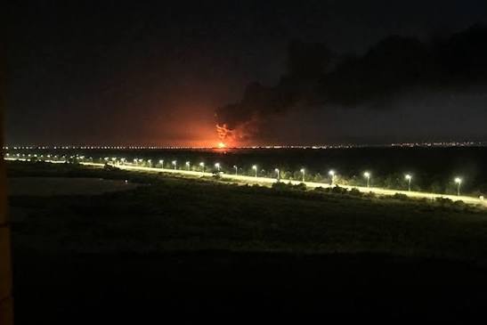 Ukrayna Rostov vilayətində neft terminalı, dəmir yolu körpüsü və iki gəmiyə zərbə endirib