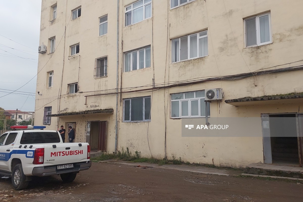 Lənkəran sakini arvadını bıçaqlayıb, 3 yaşlı oğlu da xəsarət alıb