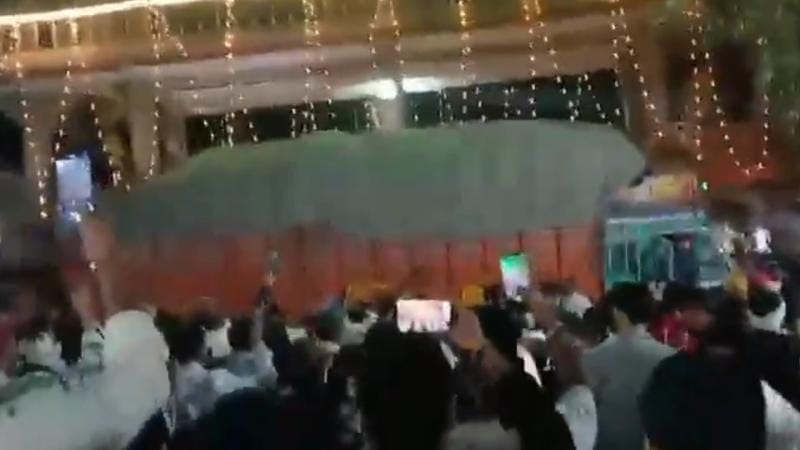 Yük maşını insanların üzərinə sürüldü: 15 nəfər ölüb