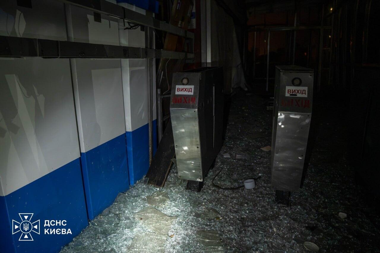 Rusiya Kiyev metrosuna zərbə endirdi - Ölən var