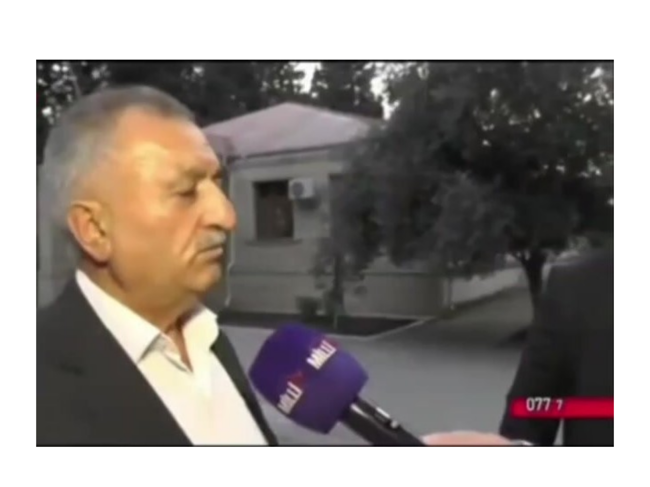 Şikayətçini və çəkliş qrupunu təhqir edən rəis işdən çıxarıldı (Video)