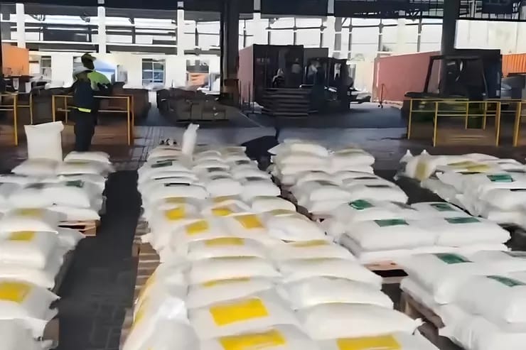 Kolumbiyada qəhvəyi şəkər tozuna qarışdırılmış 7,6 ton kokain ələ keçirildi