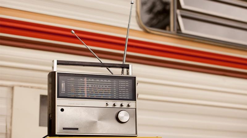 Böyük Britaniyada müharibə barədə xəbərdarlıqdan sonra əllə qurulan radiolar satılıb qurtarıb