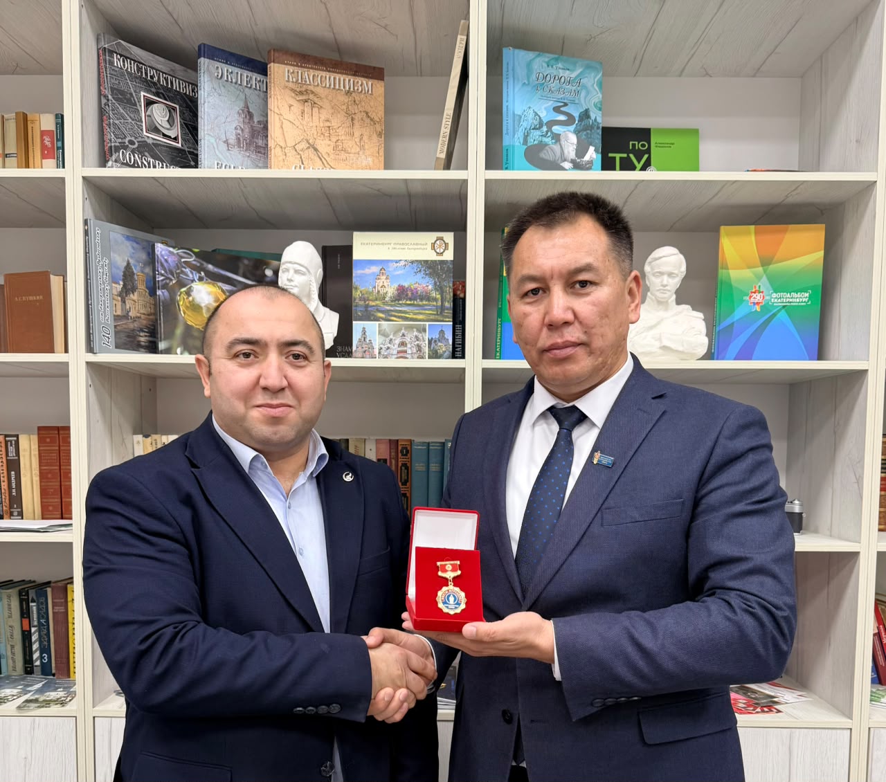 Aqil Ələsgər Bişkekdə medalla təltif olundu – Qırğızıstan Jurnalistlər Birliyinin fəxri üzvü seçildi - FOTOLAR