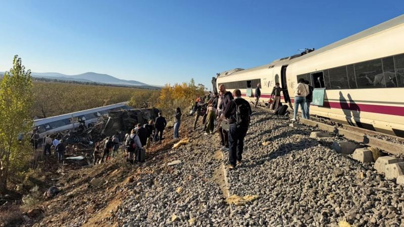 İspaniyada 2 qatar toqquşub: 39 nəfər ölüb