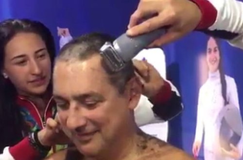 Azərbaycanlı məşqçi sözünü tutdu, başını keçəl qırxdırdı