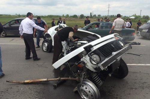 Bu dəhşətli qəzadan sürücü sağ çıxdı