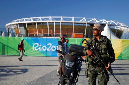 Rio polisi oğurlanmış 20 000 dolları tapdı