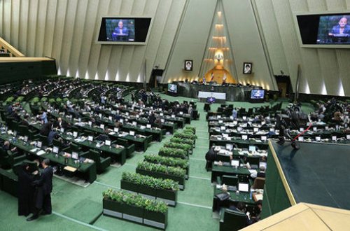 Ruhaninin tərəfdarları seçkilərdə qələbə