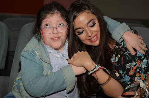 Leyla Əliyeva uşaqlarla görüşdü