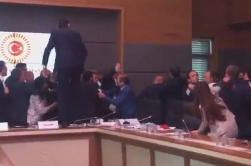 Deputatlar arasında dava