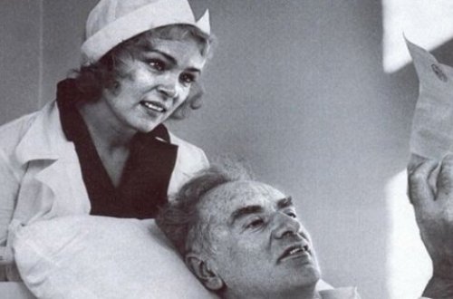 Arvadının gözü önündə xəyanət edən, tələbələrinin arvadları ilə yatan