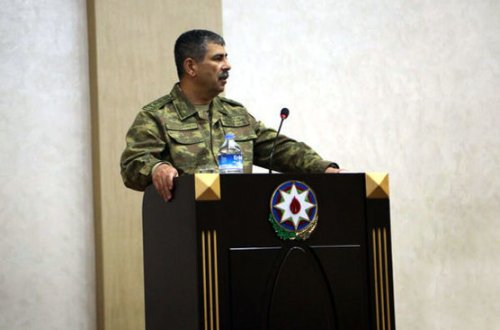 Zakir Həsənov cəbhə zonasında xidmət aparan zabitlərə göstəriş verdi