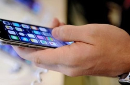 Apple tənəzzüldə: Gəliri ilk dəfə düşdü