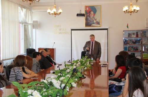 Rusiyalı alim Bakı SlavyanUniversitetindəelmi-praktik seminar keçirib