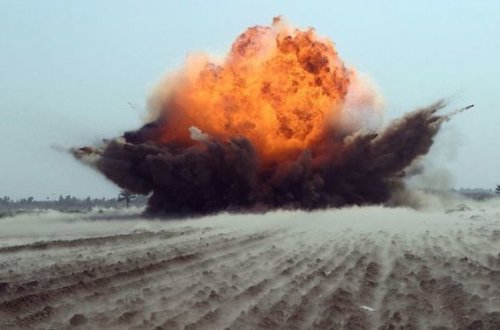 Cəbhəyanı bölgədə evlər və Şuşa polisinin binası