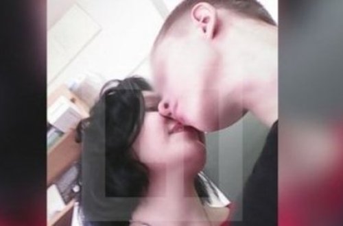 28 yaşlı müəllimə 8-ci sinif şagirdi ilə öpüşərkən