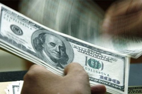 İcra başçısının qızı Vaşinqtonda dollar qonaqlığı verdi