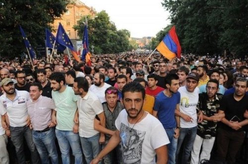 Yerevanda torpaqların Azərbaycana qaytırılmasına qarşı etiraz edirlər