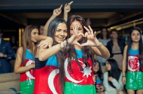 Qızlar oğlanlardan ağıllıdır