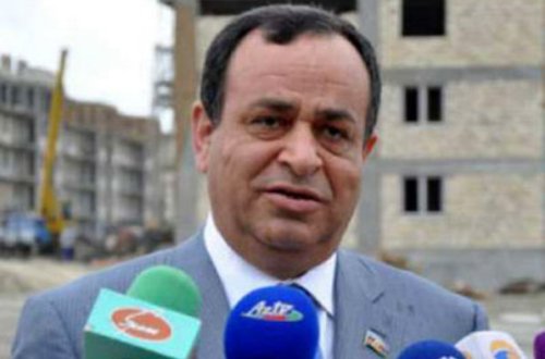 OĞLU QIZLARI GÜLLƏLƏYƏN