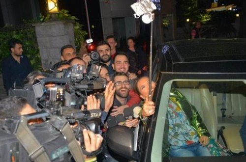 Demet Akalından həyat yoldaşına süpriz