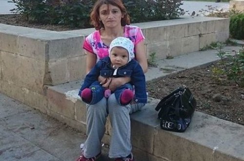 Bakıda ana iki körpə uşaqla küçələrdə yaşayır