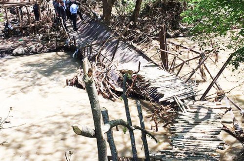 Sel Lerikdə körpüləri dağıdıb